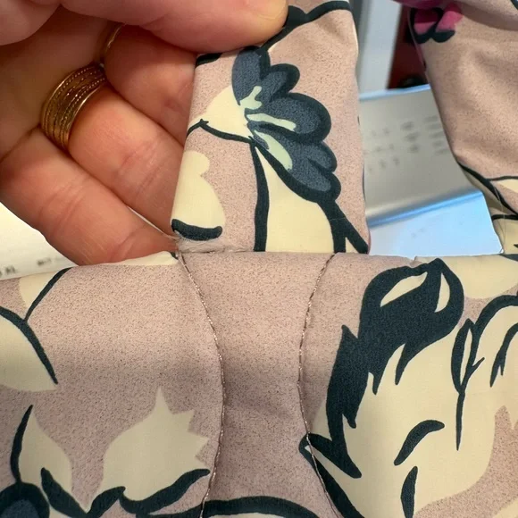 Vera Bradley Fresh-cut Floral Essential Featherweight Rusack - Picture 10 of 12